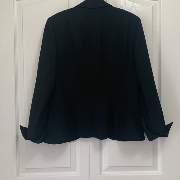 JonesNewYork blazer. - Picture 4 of 16